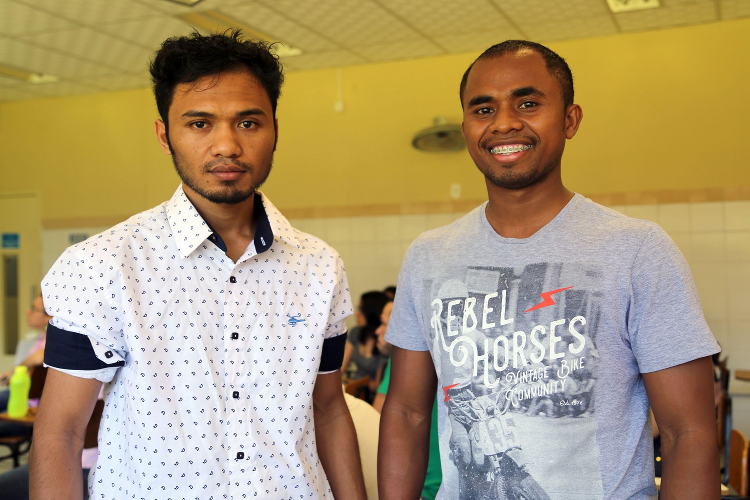 Os estudantes Leandro Aristides (esq.) e Romeu Soares vieram do Timor Leste por meio do Programa de Estudantes-Convênio de Graduação (PEC-G).